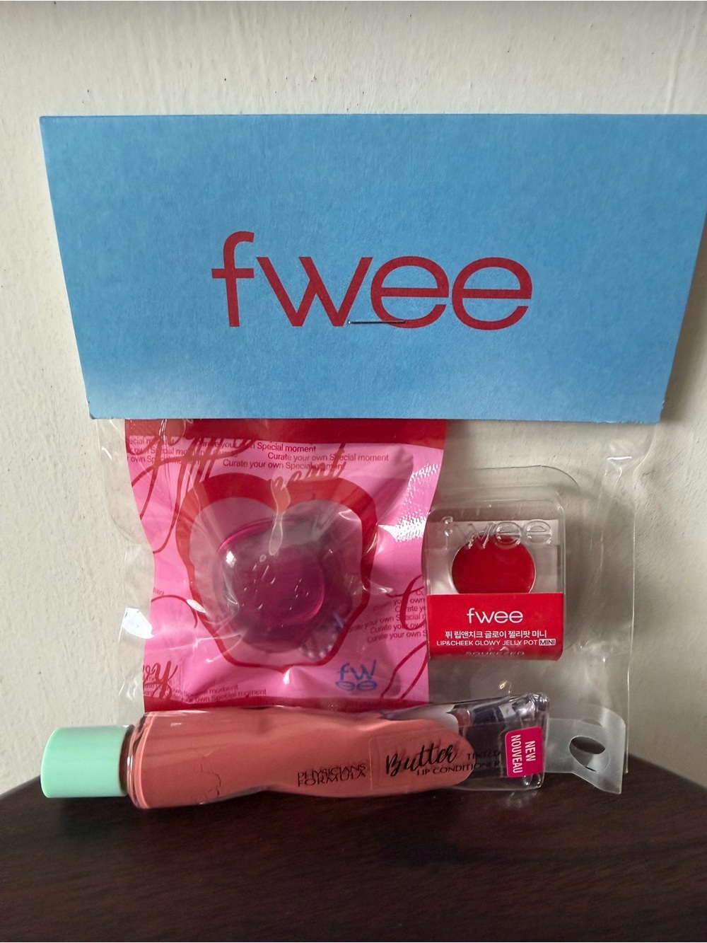 🌼 4/$13 - New 3 piece makeup set (2 piece Fwee and physician formula lipsticks)